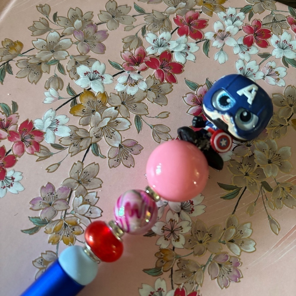 Marvel Doorables: Captain America: Captain America handmade beaded pen